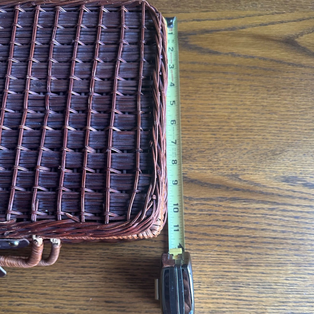 Vintage Wicker Woven Picnic Basket with Leather Strap - Picture 6 of 7